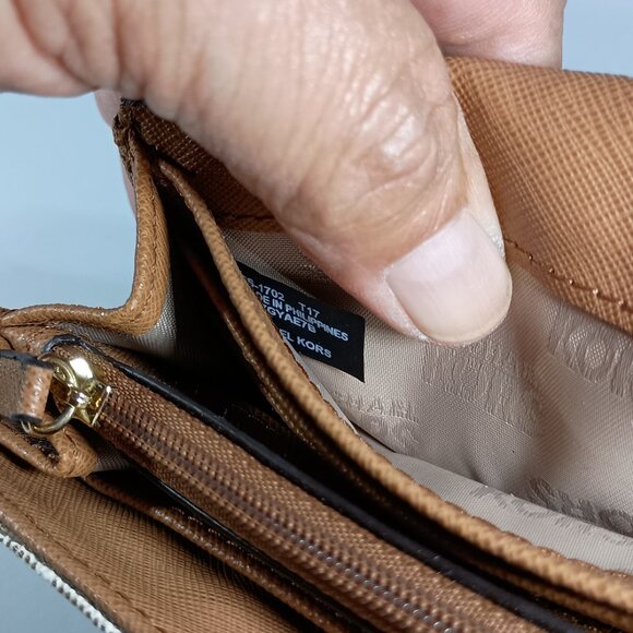 Michael Kors Callie Carryall Monogram Coated Canvas Clutch / Wallet - Picture 16 of 16